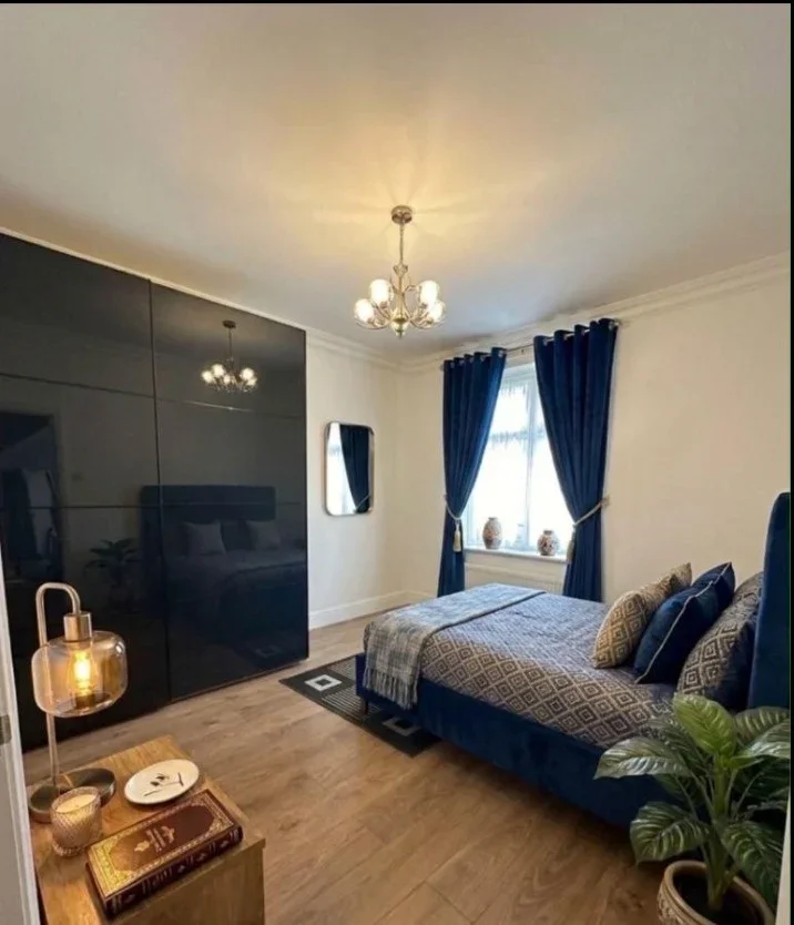 Room Cowley Road in Greater London