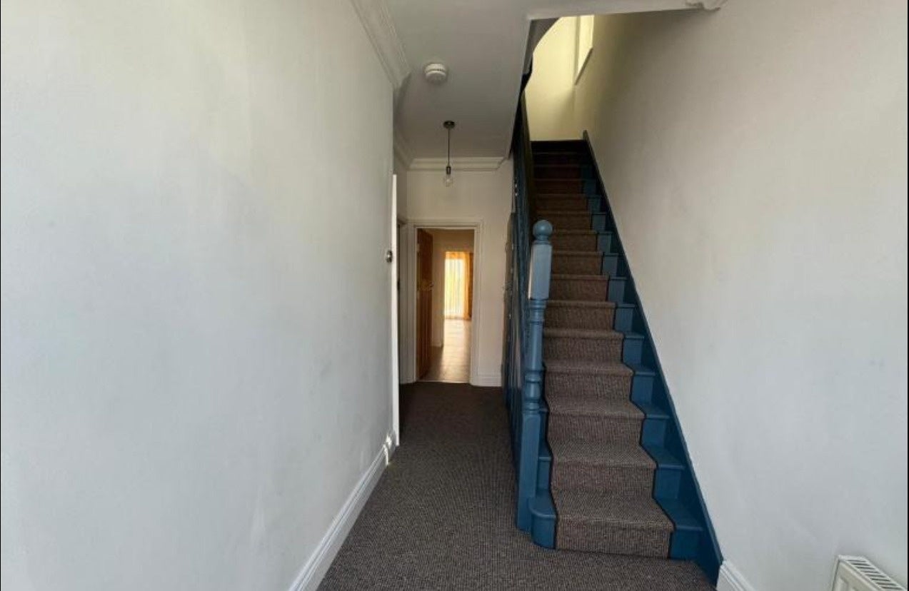 Room Cowley Road in Greater London