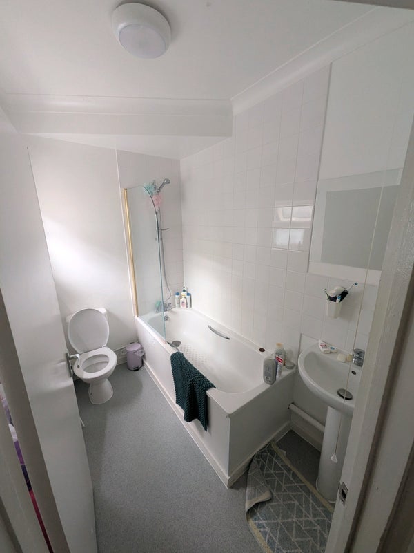 Room Well Street in Greater London