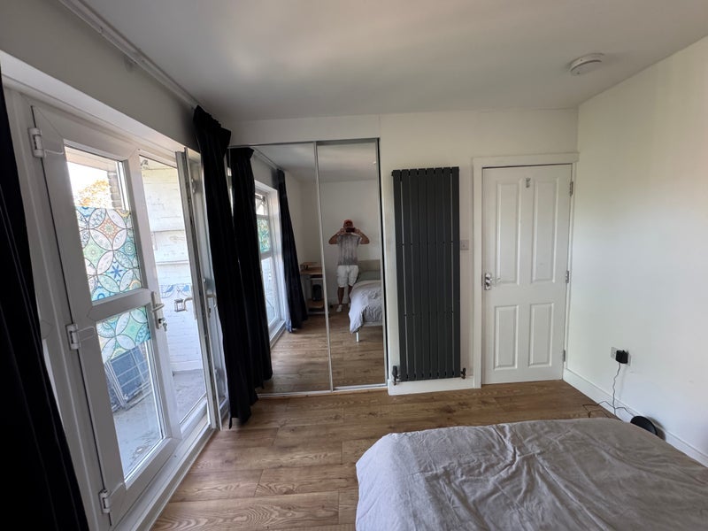 Room St George's Road in Greater London