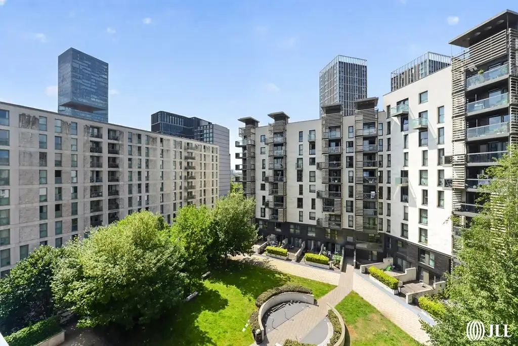 Flat Mirabelle Gardens in Greater London