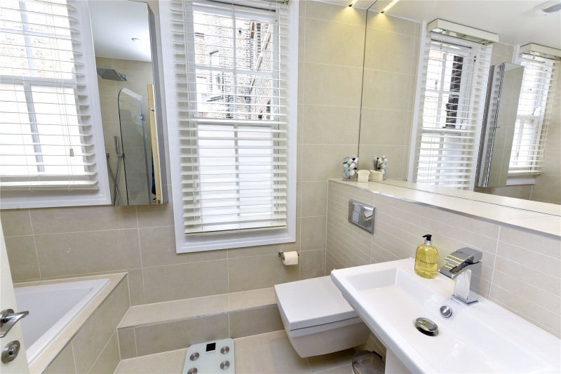 Flat Prince of Wales Drive in Greater London