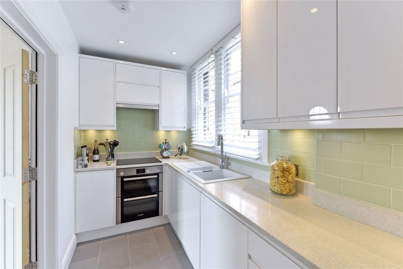 Flat Prince of Wales Drive in Greater London