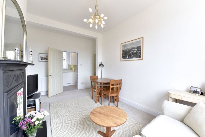 Flat Prince of Wales Drive in Greater London