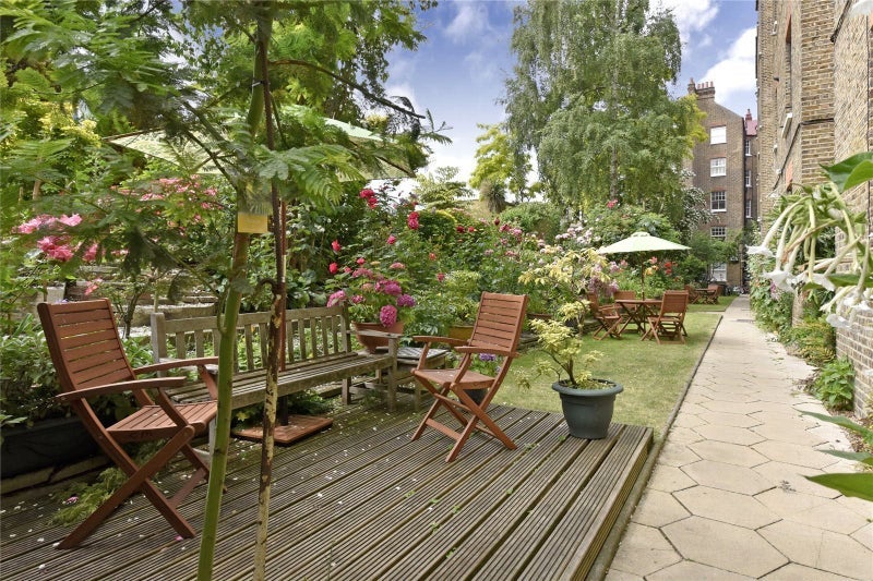 Flat Prince of Wales Drive in Greater London