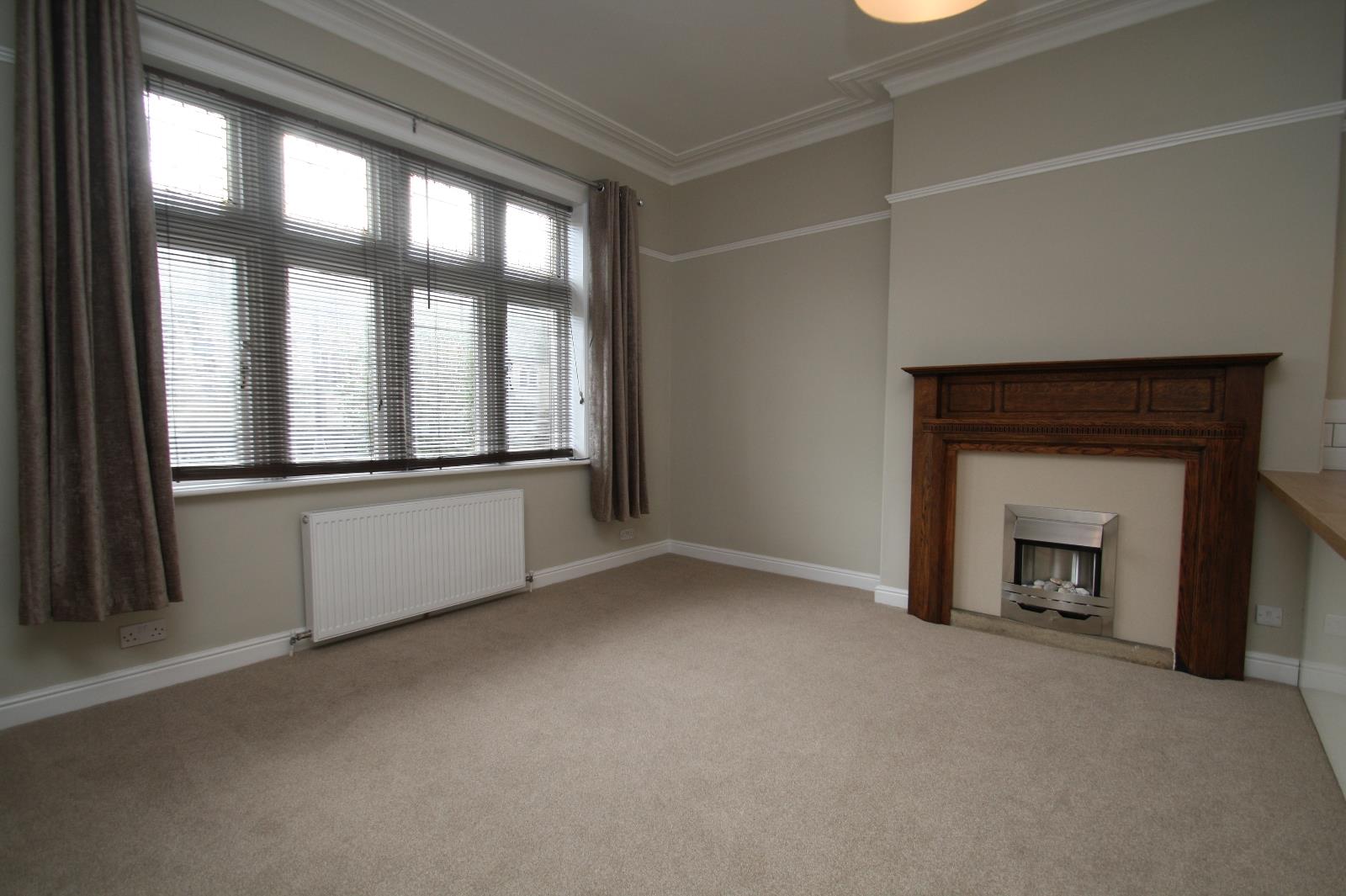 Flat Ben Rhydding Drive in Bradford