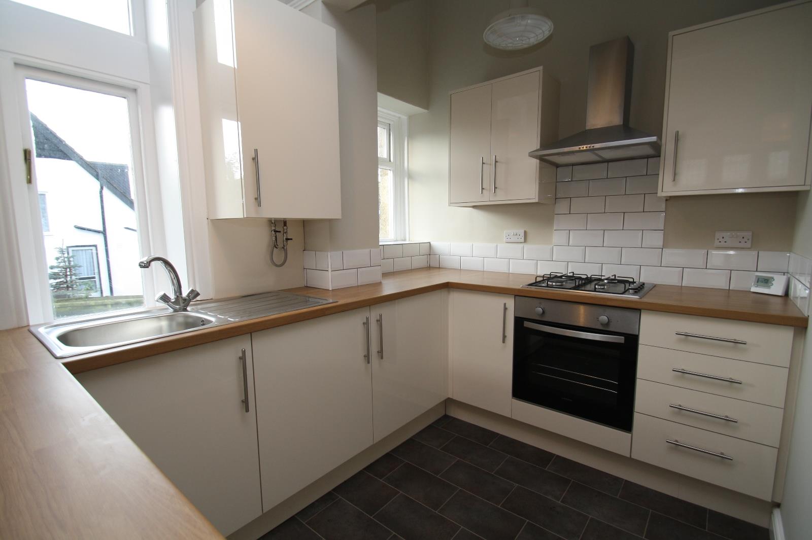 Flat Ben Rhydding Drive in Bradford