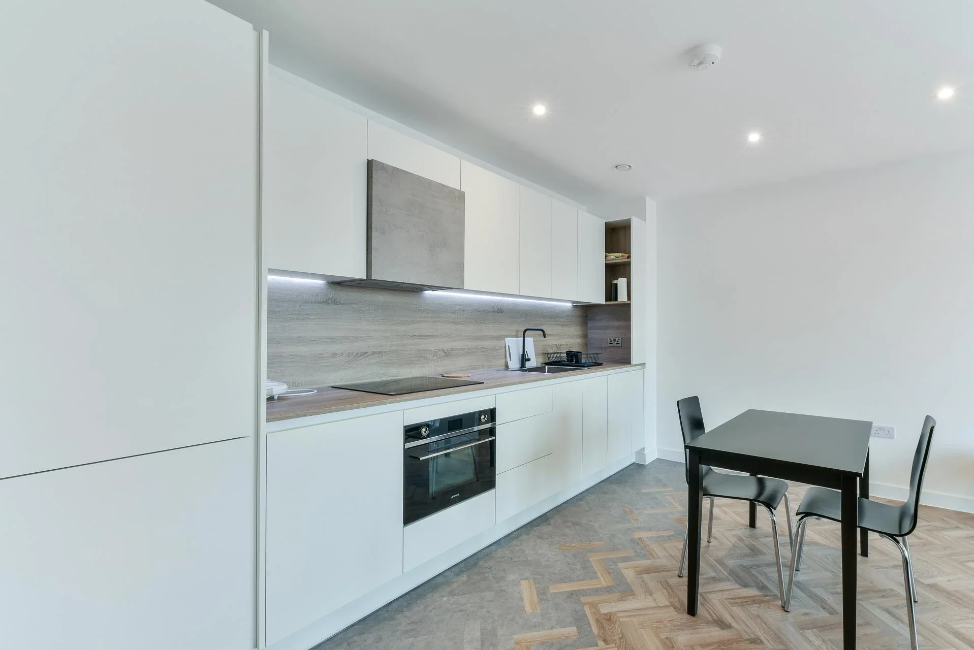 Flat Gillender Street in Greater London