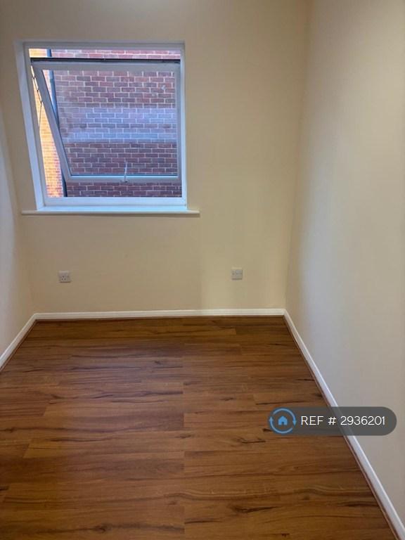 Flat Gurney Close in Greater London