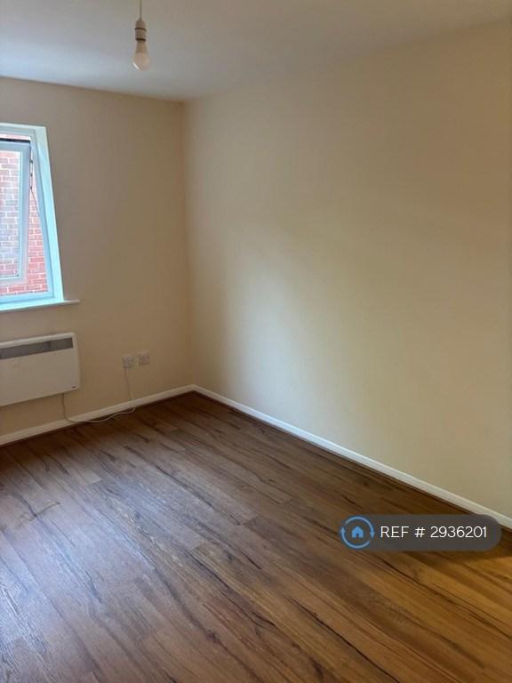 Flat Gurney Close in Greater London