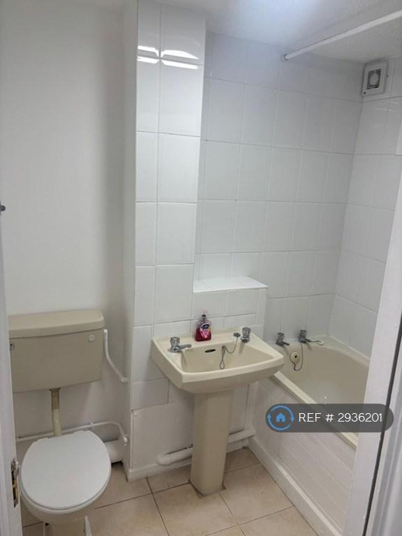 Flat Gurney Close in Greater London