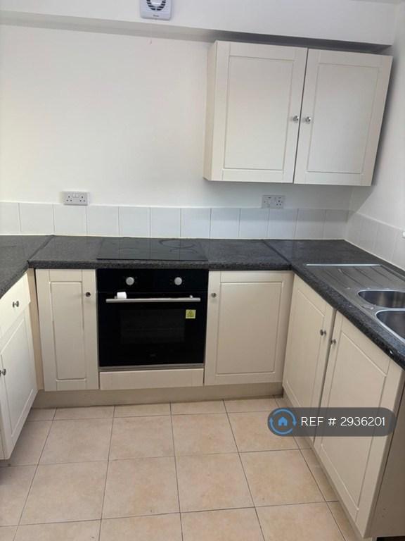 Flat Gurney Close in Greater London