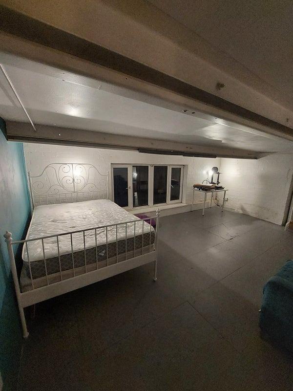 Room Ashfield Road in Greater London