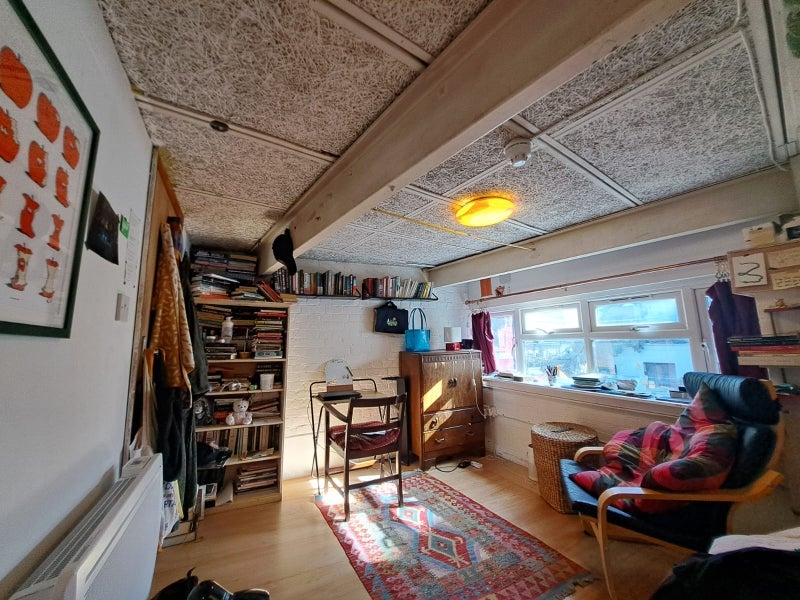 Room Ashfield Road in Greater London