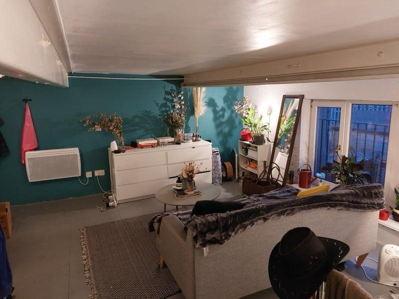 Room Ashfield Road in Greater London