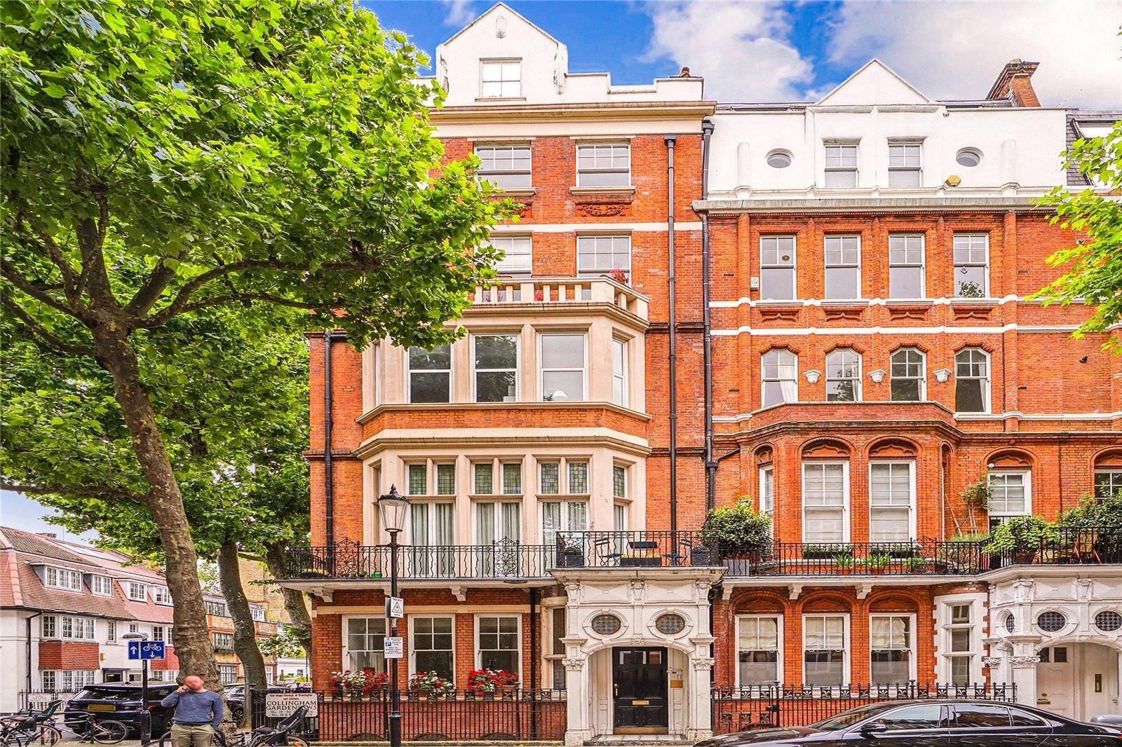 Flat Laverton Place in Greater London