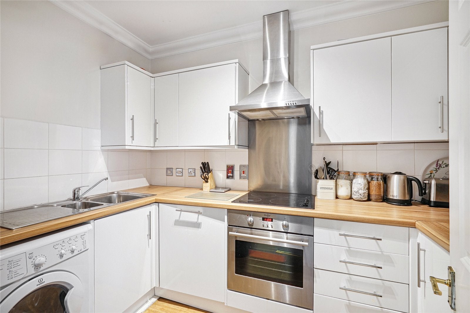 Flat Laverton Place in Greater London