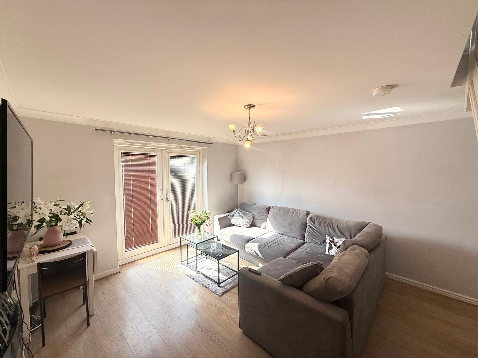 House Swinnow Close in Leeds