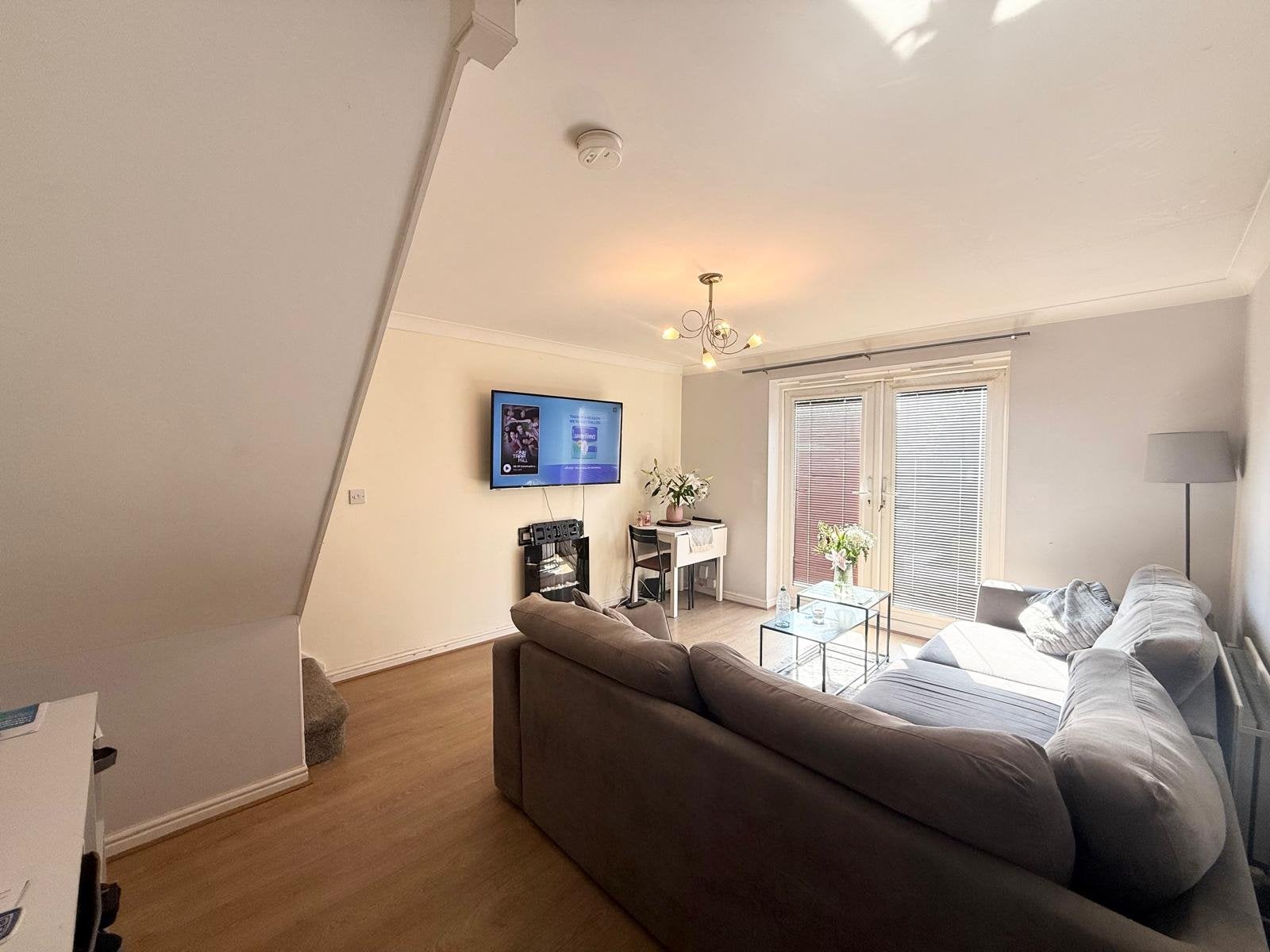 House Swinnow Close in Leeds