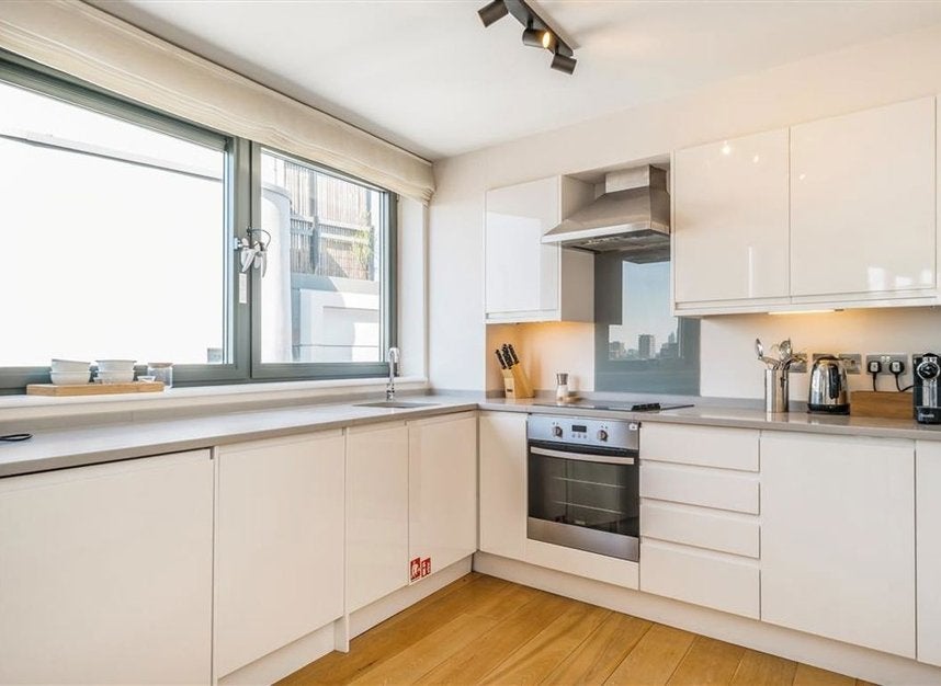 Flat Tottenham Street in Greater London