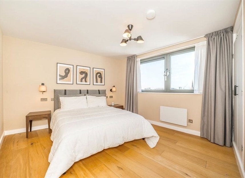 Flat Tottenham Street in Greater London