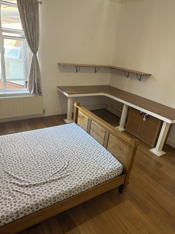 Room Canal Street in Oadby and Wigston