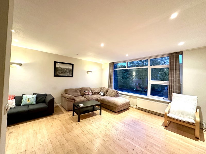 Room Augusta Walk in Greater London