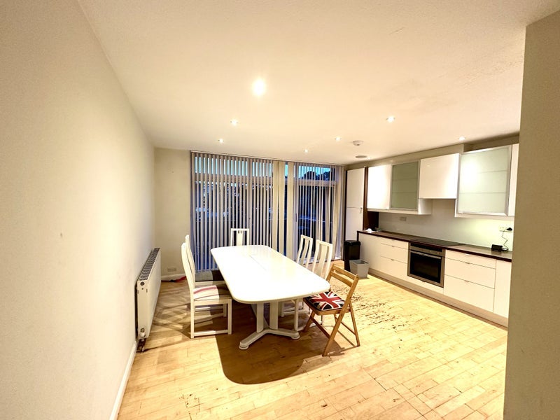 Room Augusta Walk in Greater London