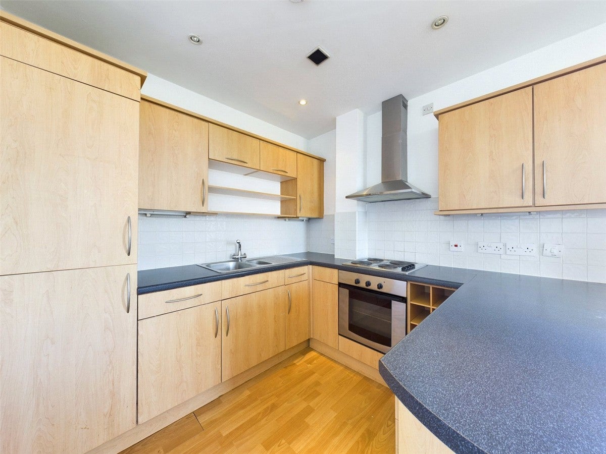 Flat Barkerend Road in Bradford