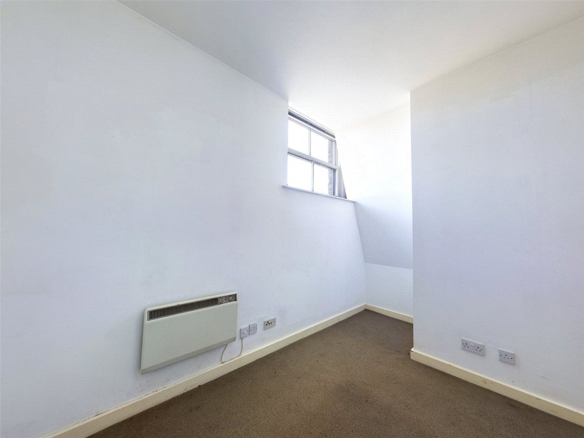 Flat Barkerend Road in Bradford