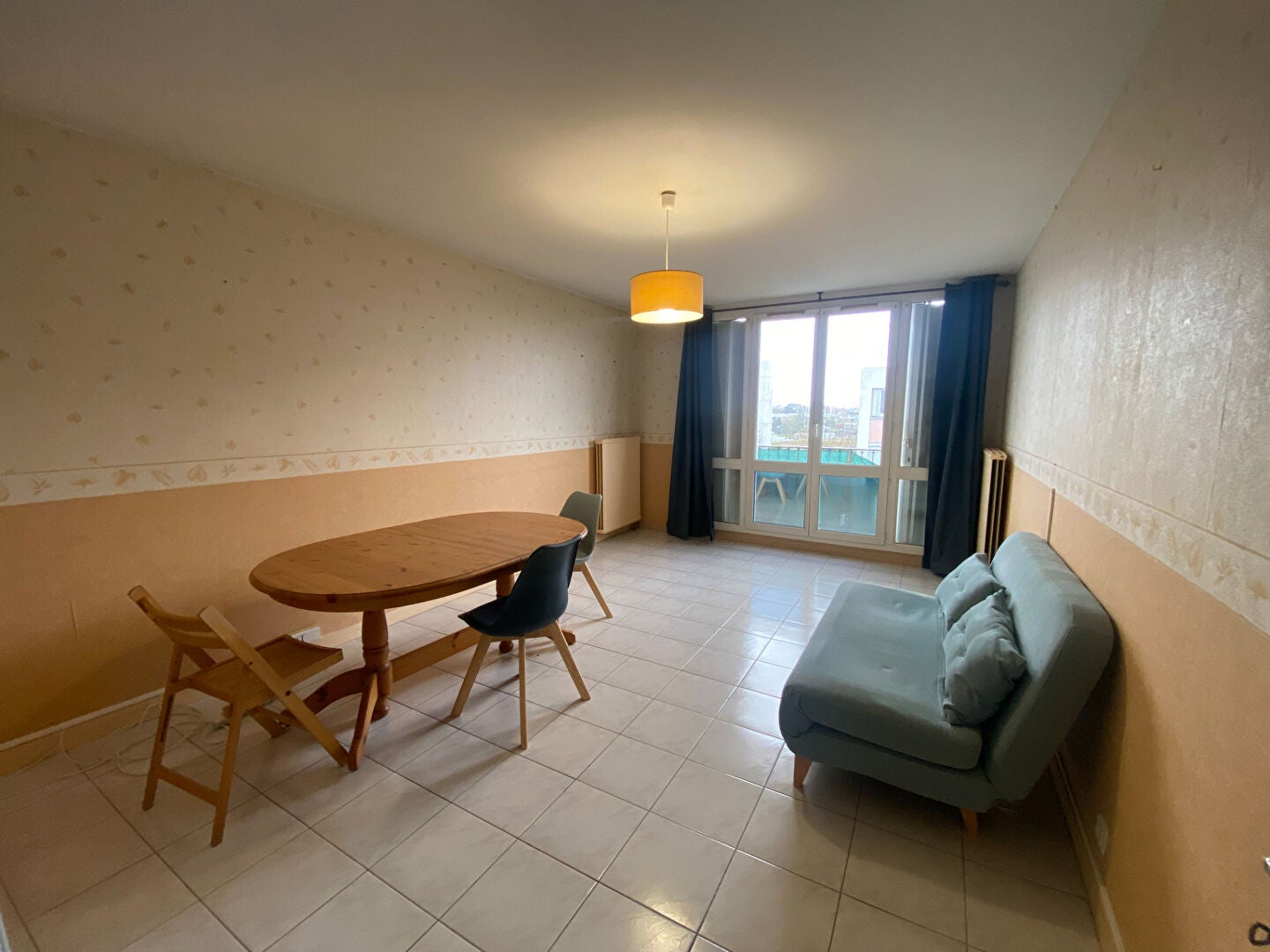 Flat Place Léon Cassé in Corbeil-Essonnes