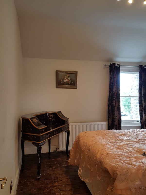 House Nimrod Road in Greater London