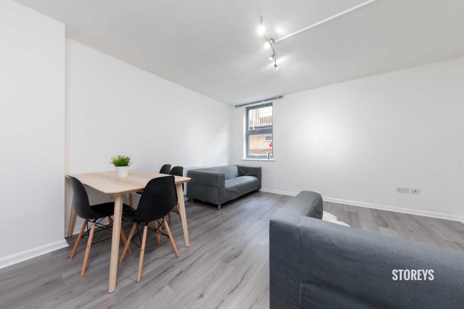 Flat Kingsland Green in Greater London