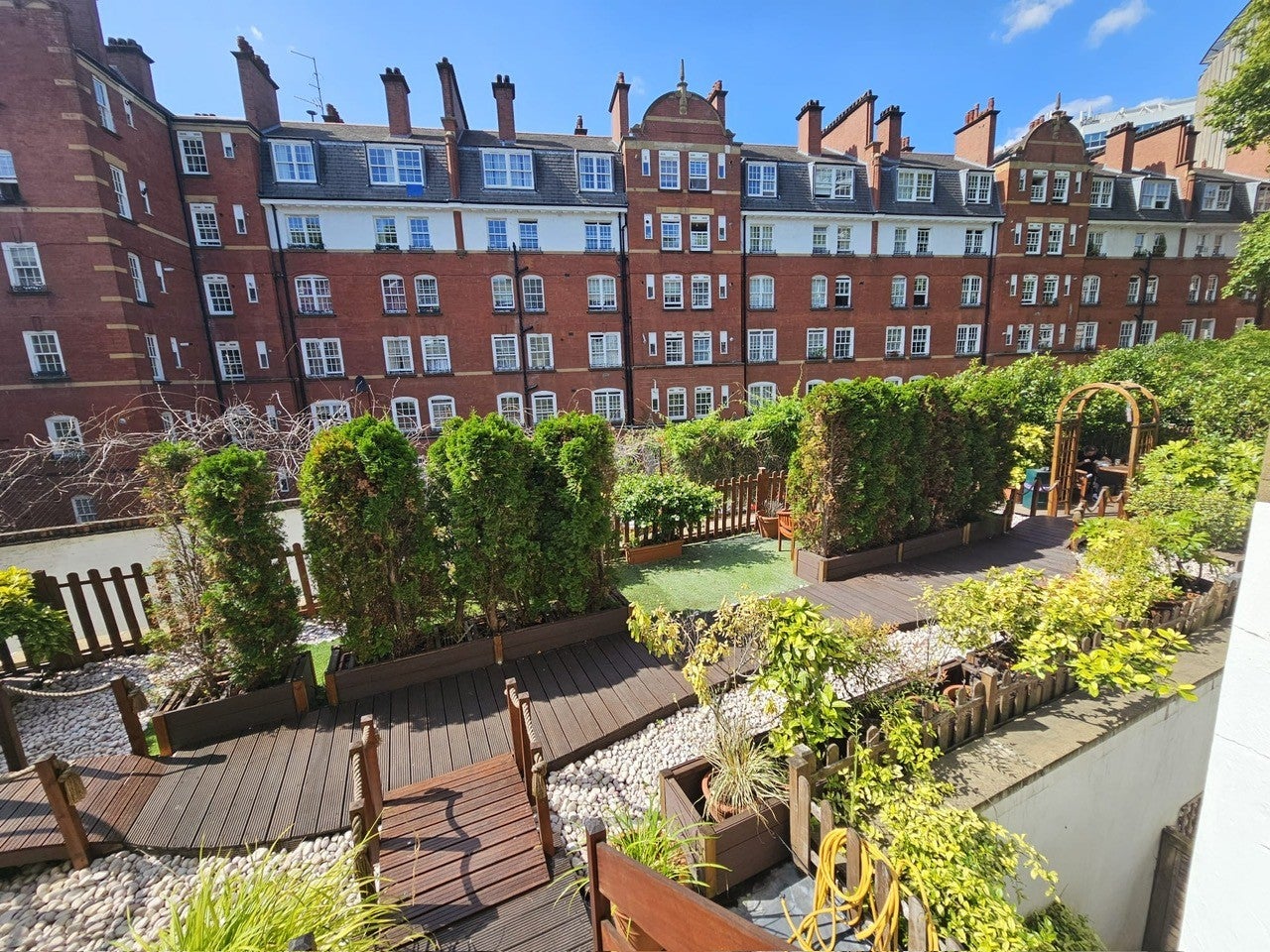 Flat Cartwright Gardens in Greater London