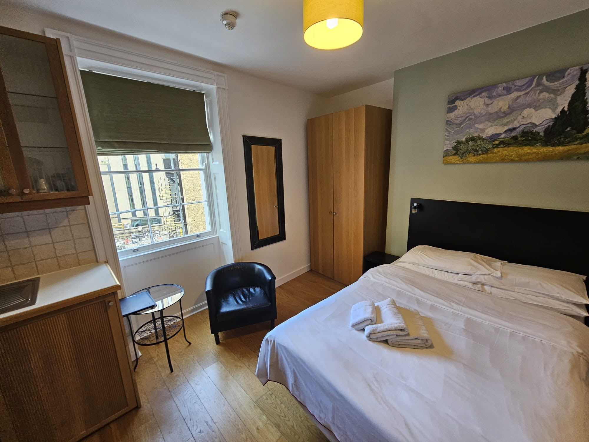 Flat Cartwright Gardens in Greater London