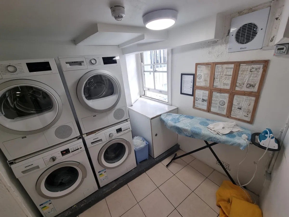Flat Cartwright Gardens in Greater London