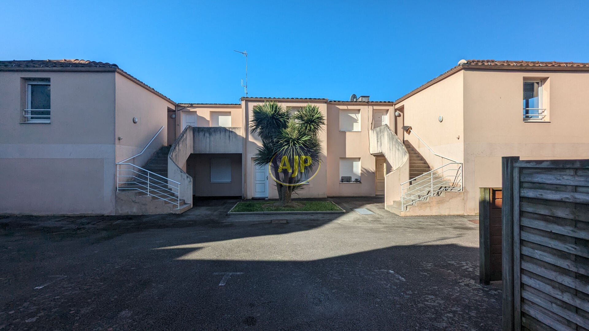 Flat D 956 in Fontguenand