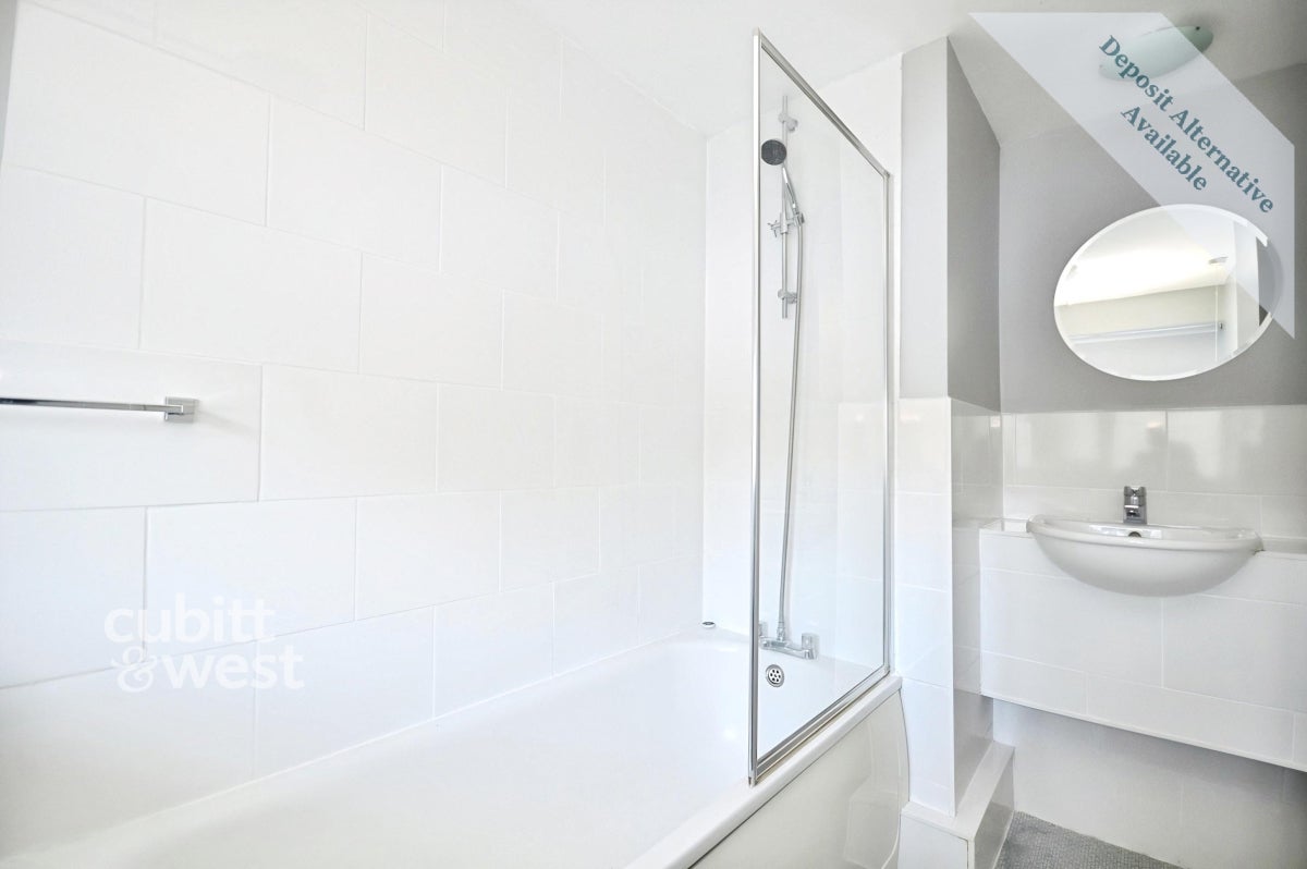 Flat Wheatcroft Court in Greater London