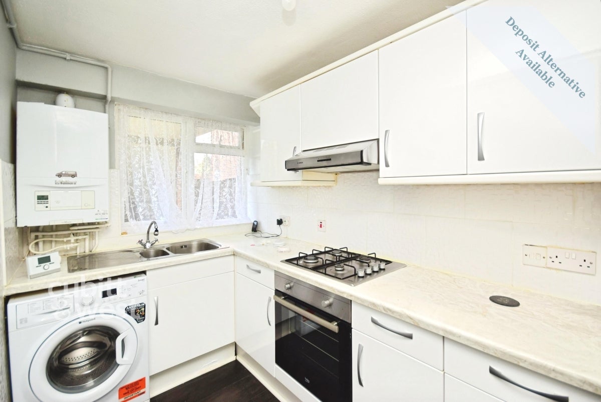 Flat Wheatcroft Court in Greater London