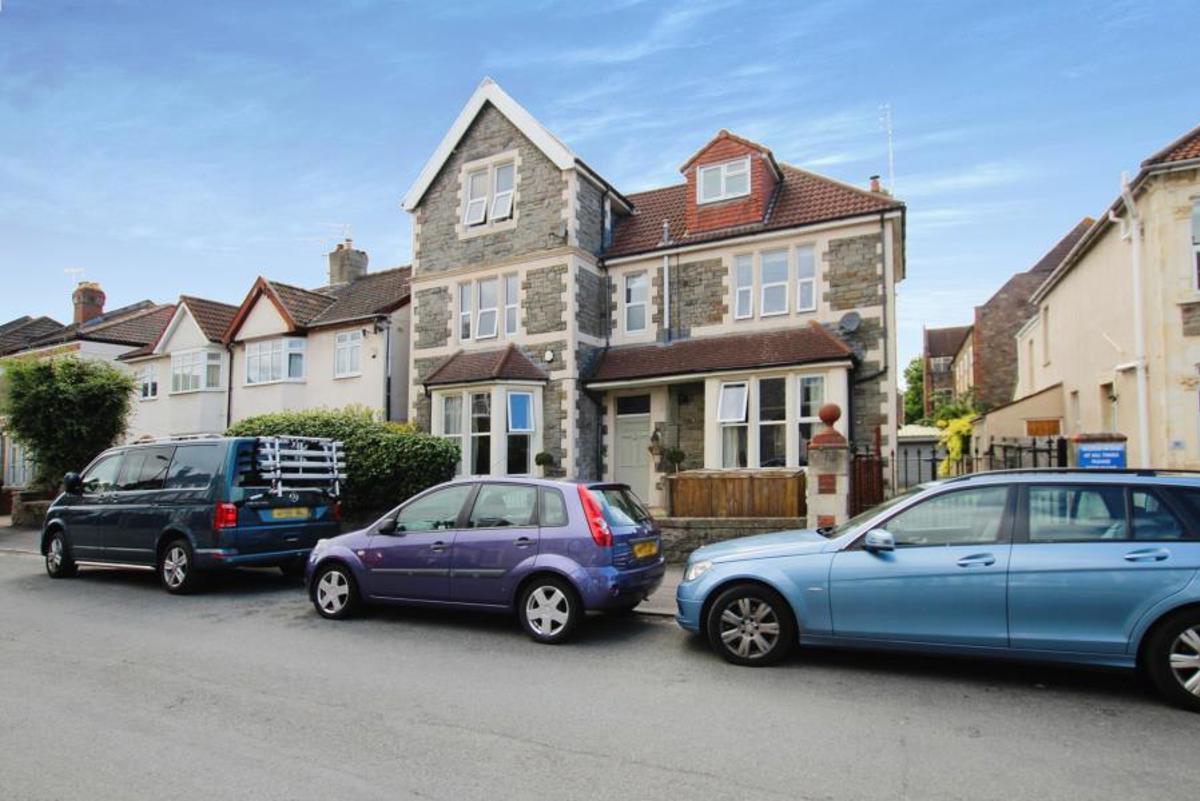 Flat Brynland Avenue in Bristol