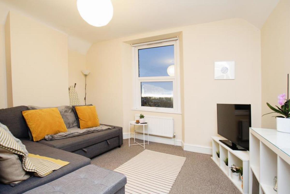 Flat Brynland Avenue in Bristol