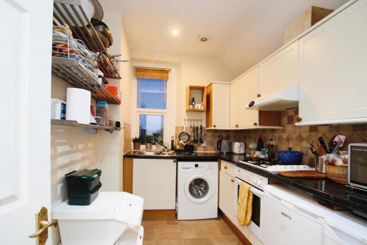 Flat Brynland Avenue in Bristol
