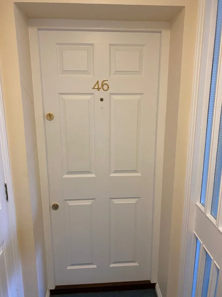 Flat Jemmett Close in Greater London