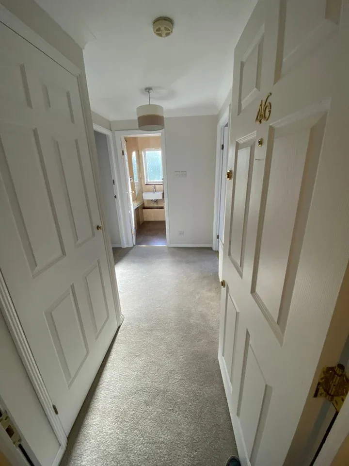 Flat Jemmett Close in Greater London
