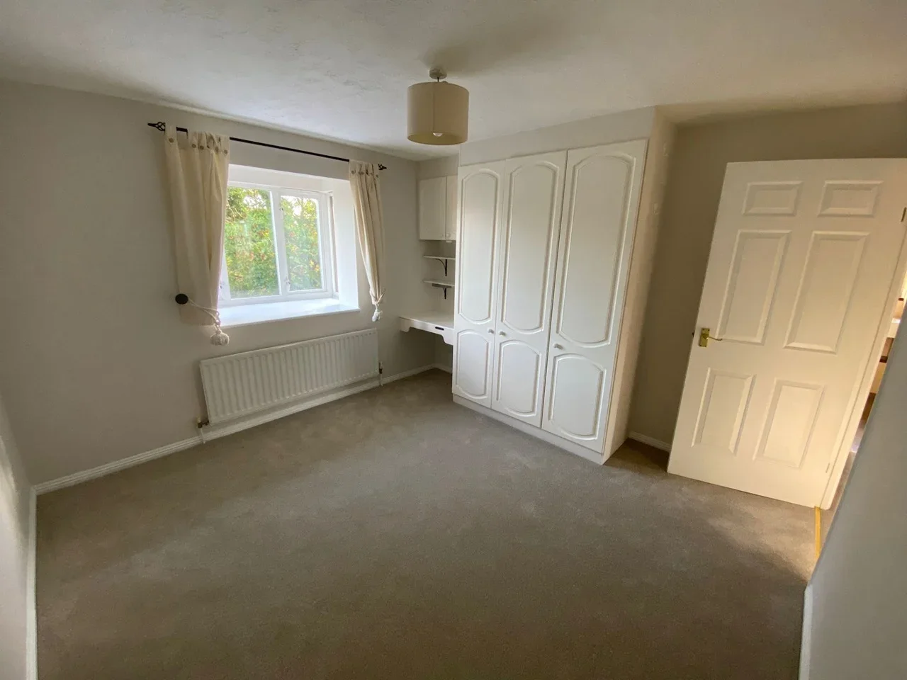 Flat Jemmett Close in Greater London