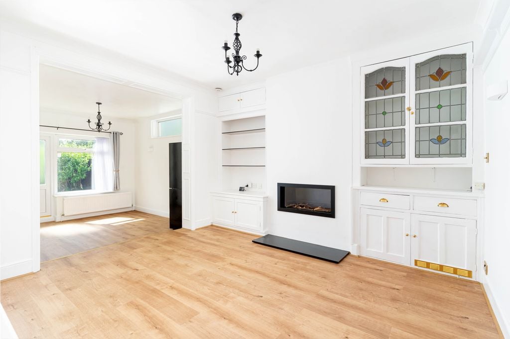 House Braemar Avenue in Greater London