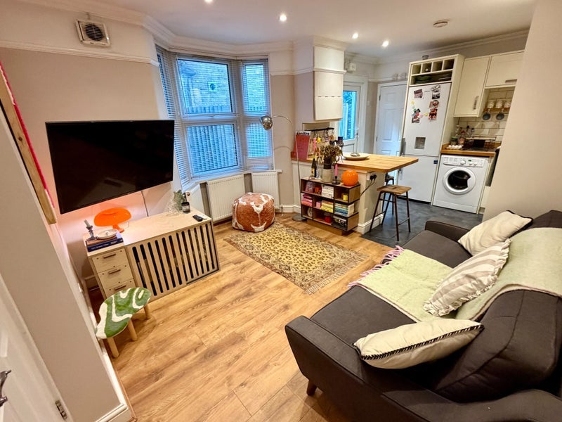 Flat Francis Road in Greater London