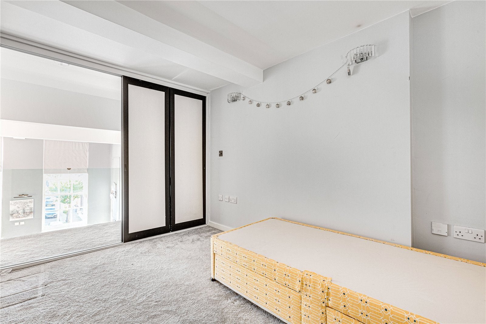 Flat Bewick Street in Greater London