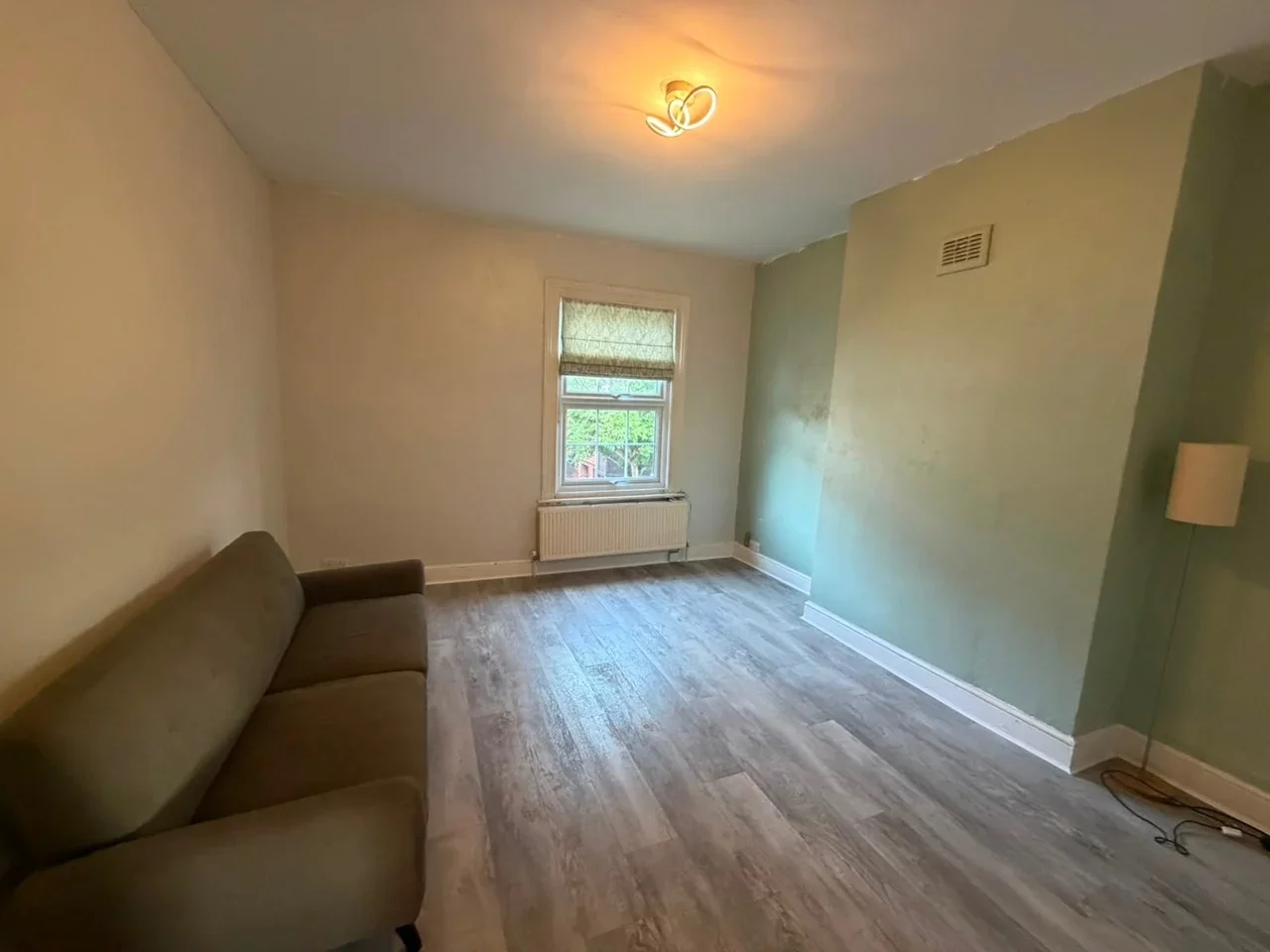Flat Guildford Street in Borough of Runnymede