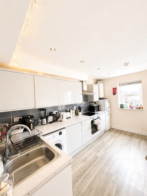 Room Beauley Road in Bristol